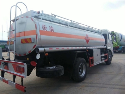 東風(fēng)天錦加油車 高效散裝粉運輸解決方案